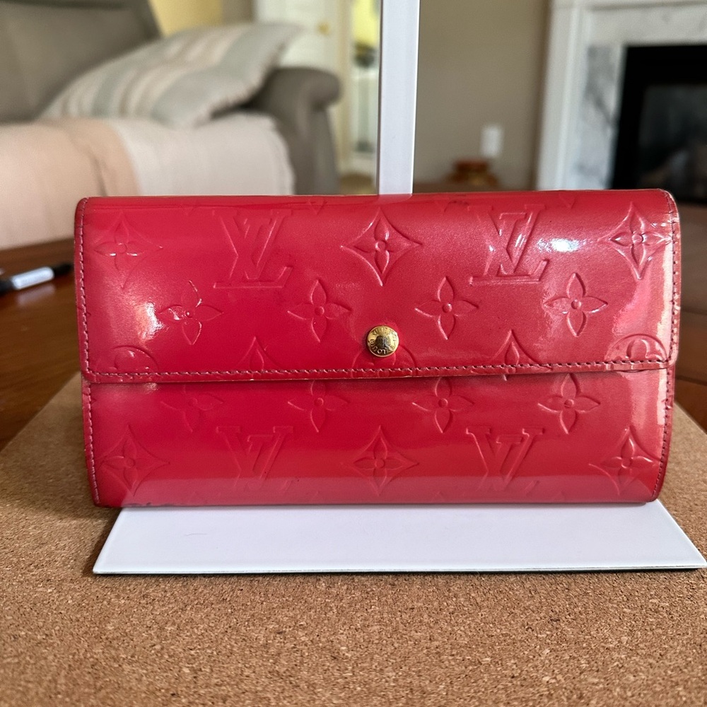 Louis Vuitton Vernis Sara Wallet, Pinkish Red Color